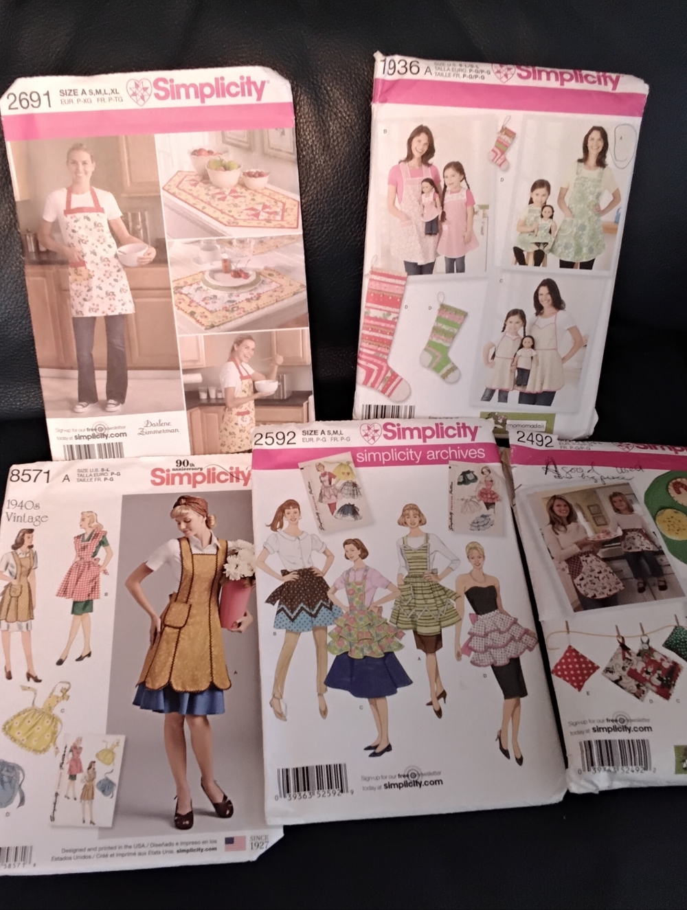3942 Lotof 5 Simplicity Apron & Sewing Pattern Pack
